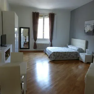 residenza-piazza-santo-stefano.emilia-romagnahotels.net/